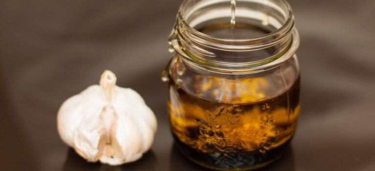 Knoblauchtinktur verbessert die Erektion und hilft, den Penis zu vergrößern.